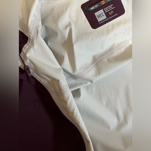 MEC Rain Coat - Picture 5 of 6